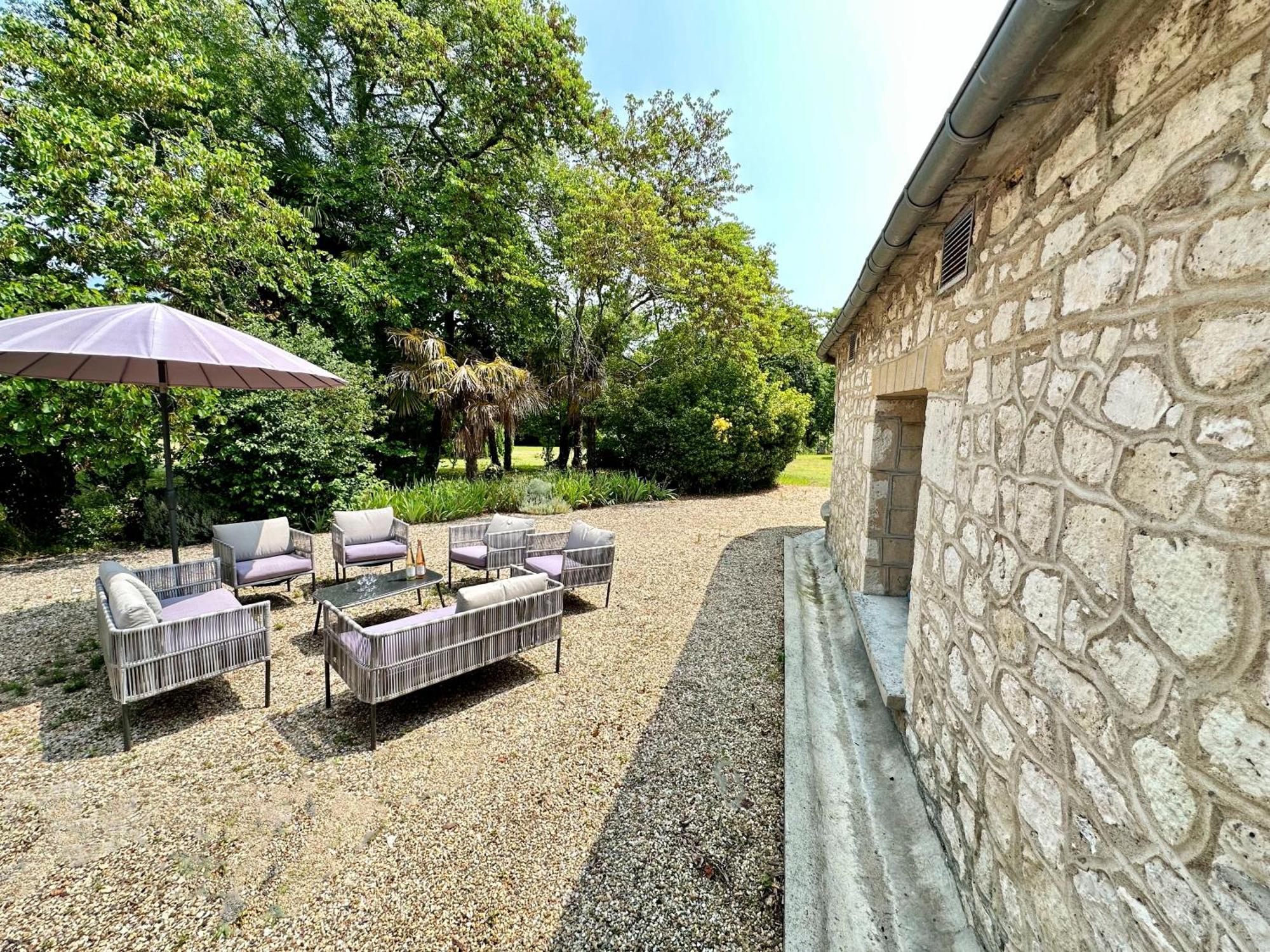 Gites Du Chateau De Panisseau Thenac  Exterior photo