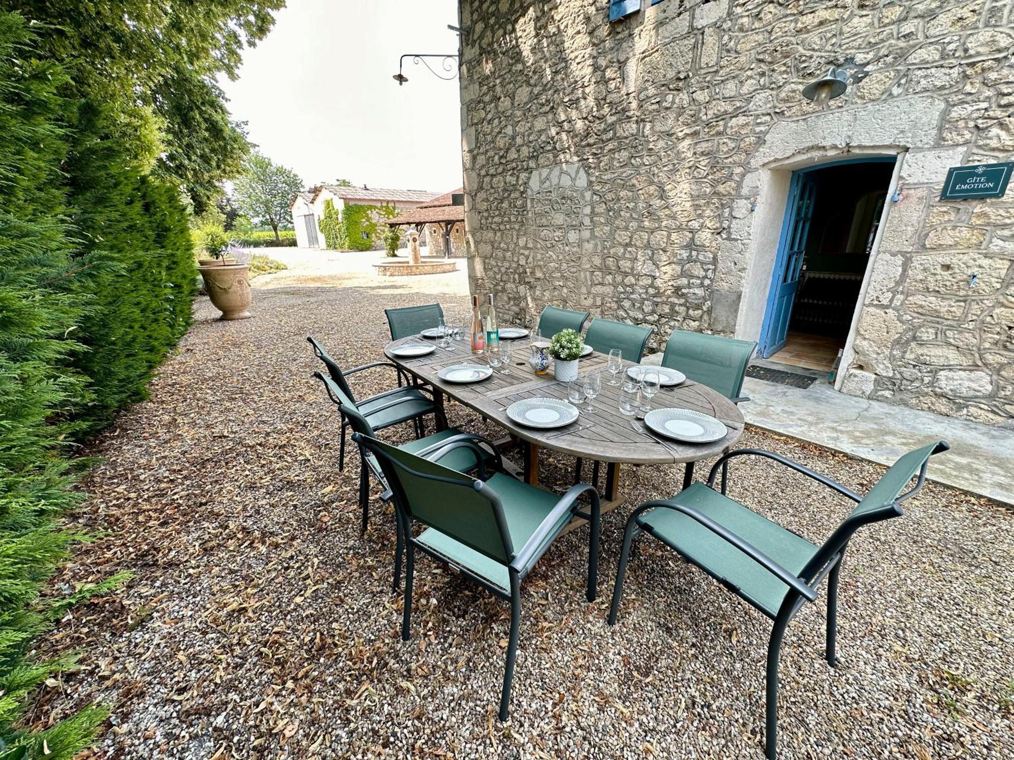Gites Du Chateau De Panisseau Thenac  Exterior photo